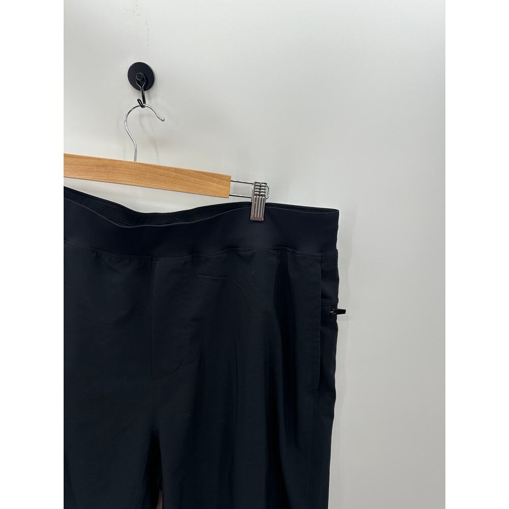 Fabletics Black Woven Training Shorts 8" Inseam Elastic Waistband Mens XL - Picture 3 of 6